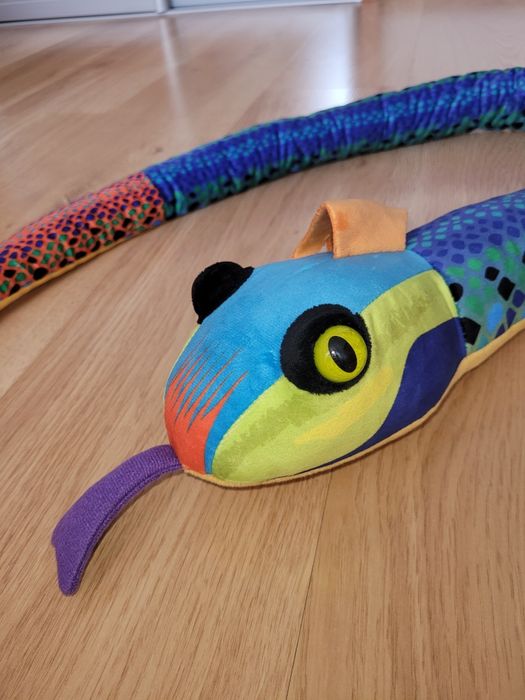 Maskotka wąż kolorowy 137 cm z grzechotką