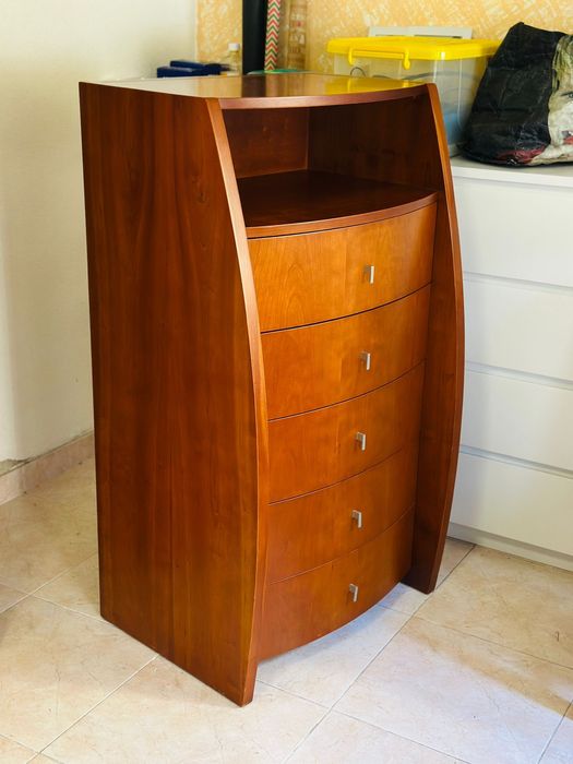 Camiseiro em madeira maciça