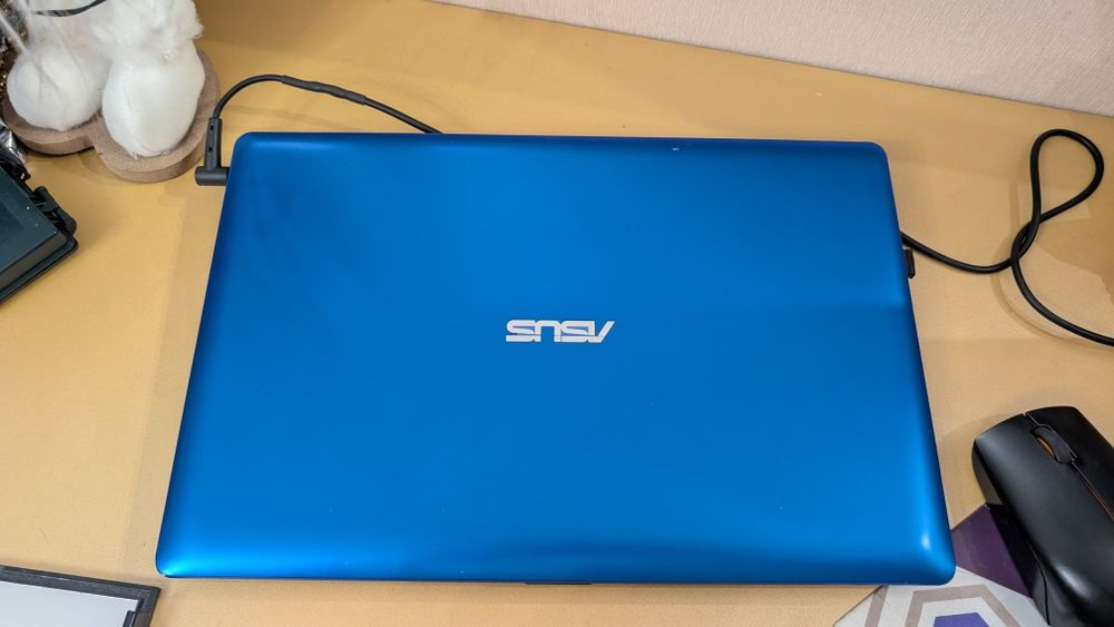 Ноутбук Asus x200m (легкий, синій корпус)