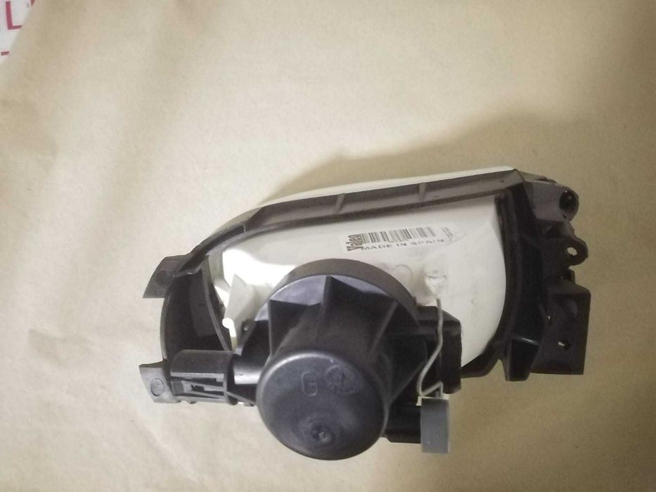 Farol de Nevoeiro Direito NOVO Renault Clio/ Megane/ Safrane de 1996