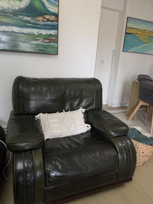 Sofa + 2 cadeiroes  de pele