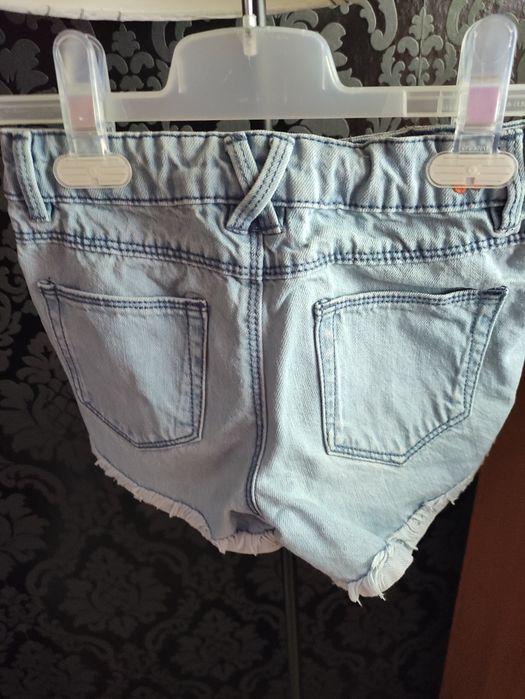 Spodenki jeansowe w wisienki