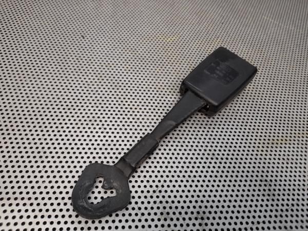 Encaixe de cinto frente esquerdo AUDI A4 Avant (8E5, B6)