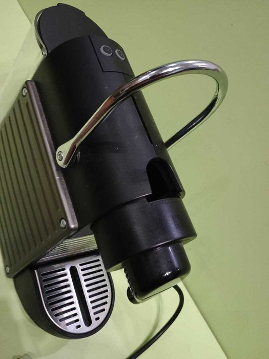 Капсульная кофемашина Nespresso Pixie C61