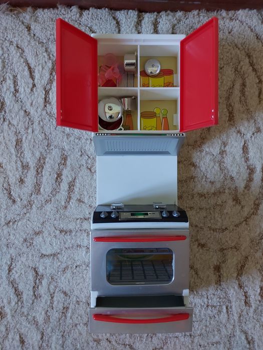 Игровой  набор  кухни.
