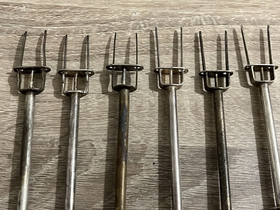 Sprężynowe widelczyki–  najprawdopodobniej srebrzony mosiądz
