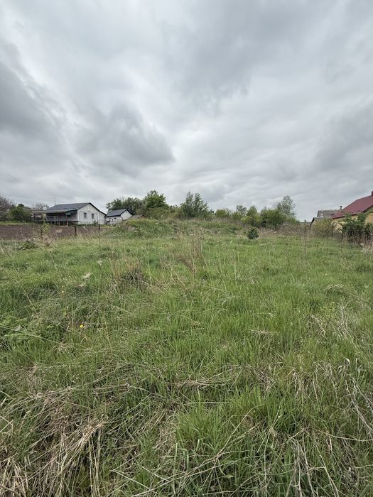 Ділянка в Обарові — світло вже підключене.