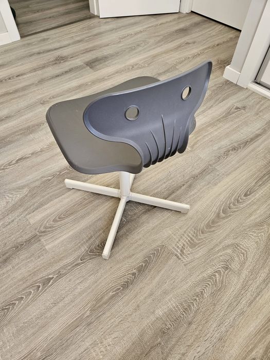 Banco branco e cinza IKEA