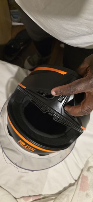 Capacete [Marca e Modelo] – Bom estado
:
