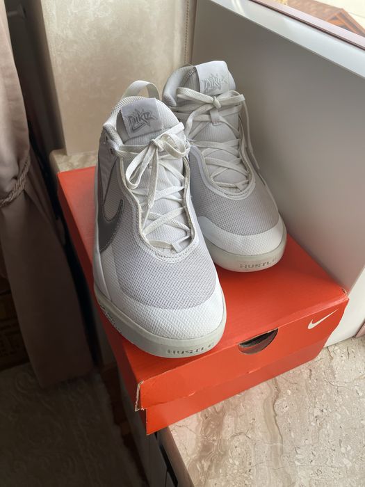 Білі оригінальні кросівки Nike , роз.EUR- 40