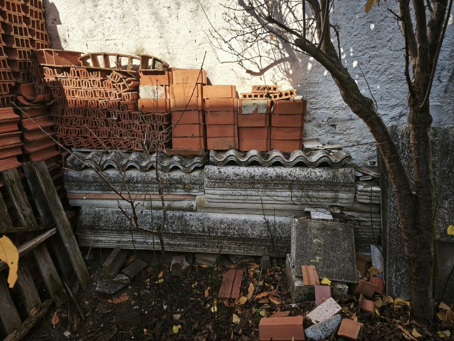 Materiais construção abobadilhas tijolos cerâmicos marmorite telhas