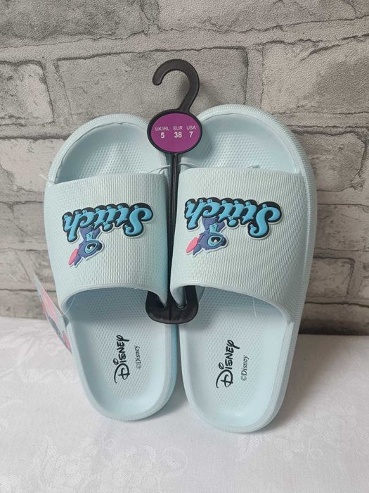Modne klapki Disney Stitch na grubej podeszwie PRIMARK