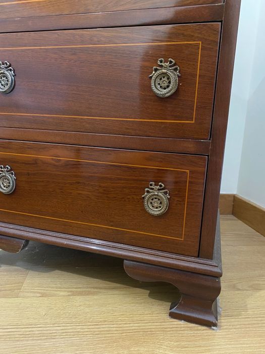 Cama estilo Dona Maria em bom estado