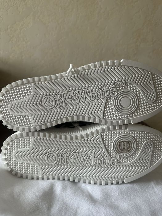 Off-White Low 3.0 Off Court Кросівки Жіночі(Оригінал, нові) — zdjęcie 3