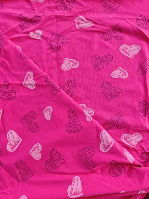 Dresówka w serca na różowym tle - kupon, kawałki