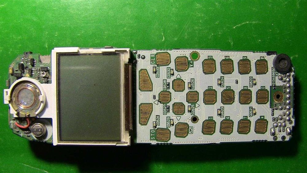 Телефон старый, только платы, без корпуса. 8 фото