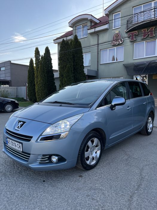 Пежо 5008 1.6 диз 2010 року