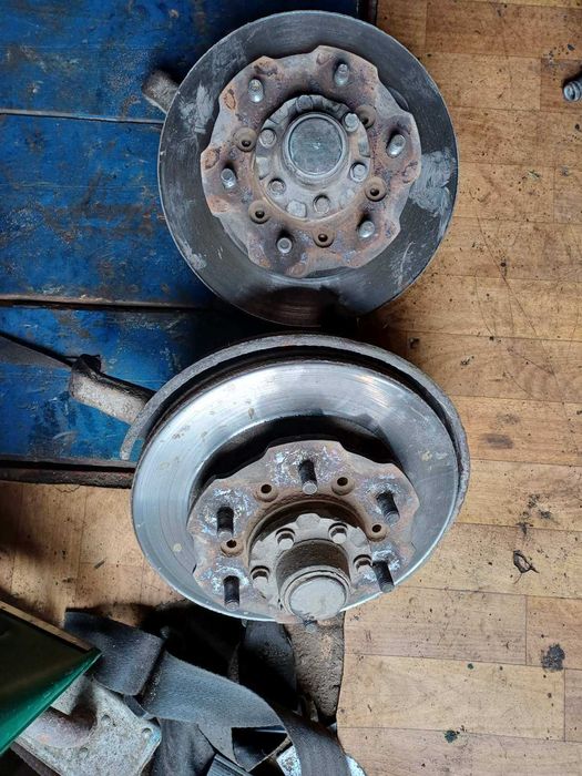 передня ступиця кулак в зборі Ford RANGER Mazda BT рейнджер хаб 96-02