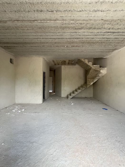 Продається готовий до ремонту таунхаус в Вовчинця