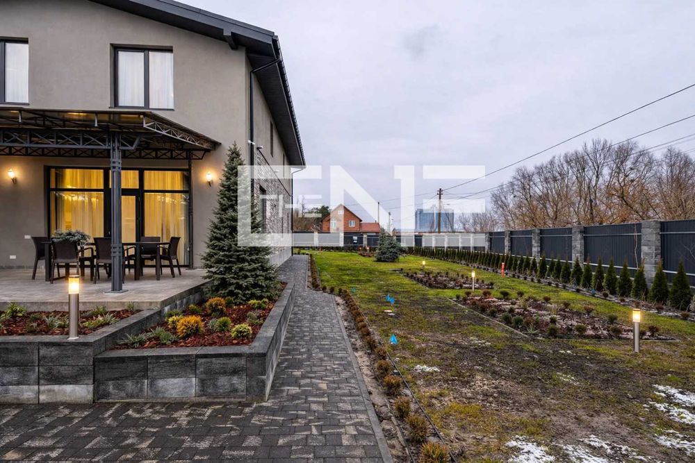 біля КМ КОНИК Шикарний автономний будінок