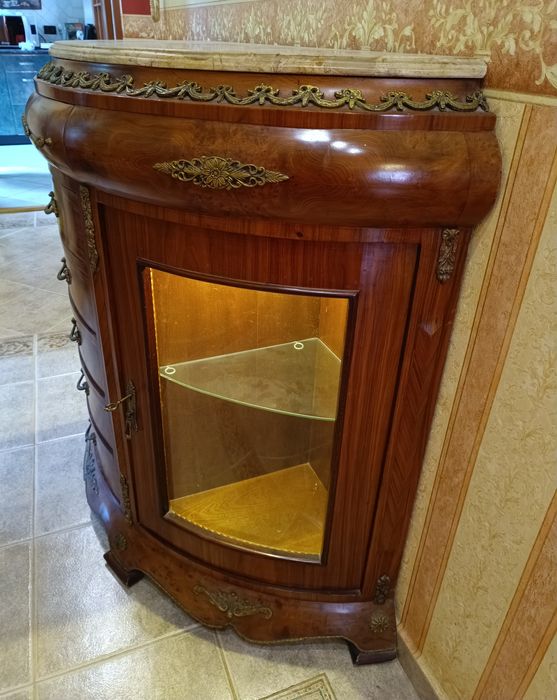 Komoda z marmurowym blatem