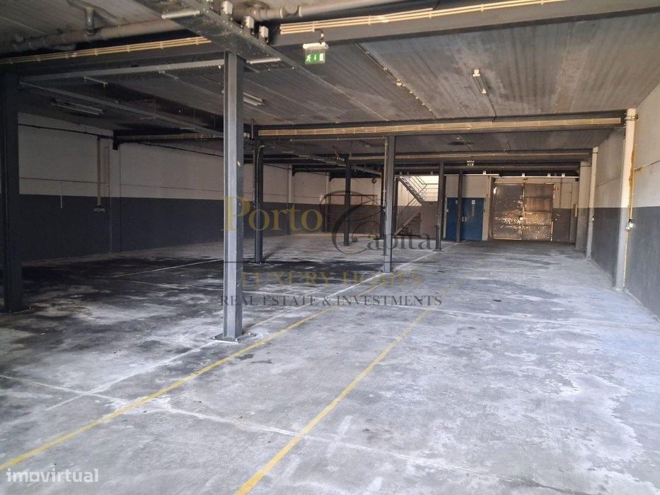 Armazém Industrial para Arrendamento Com 957 m² - Zona Industrial d...