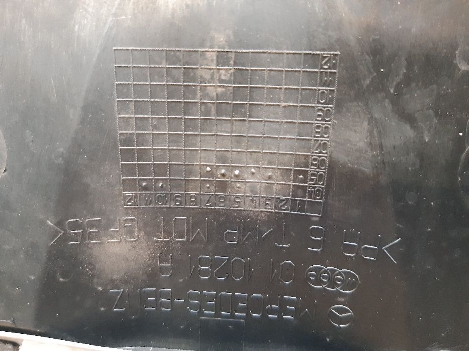 Pokrywa silnika Mercedes