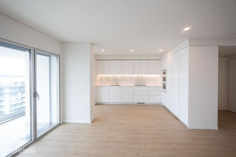Apartamento T2 com estacionamento e piscina - Areeiro