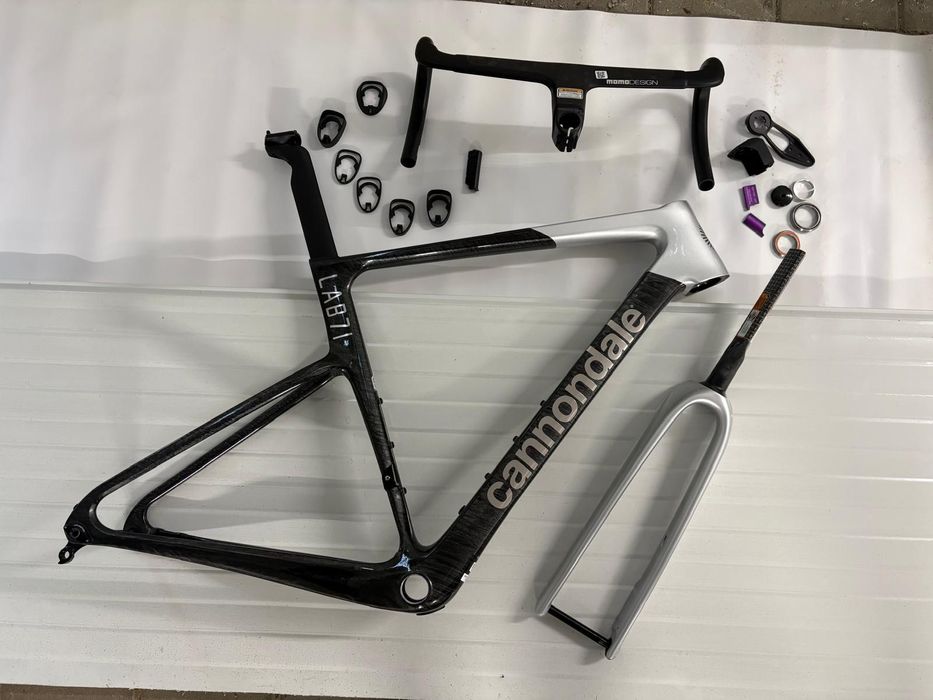 A faturar/estrear Quadro LAB cannondale supersixevo  LAB e guiador momodesign novos. Fatura nome do comprador