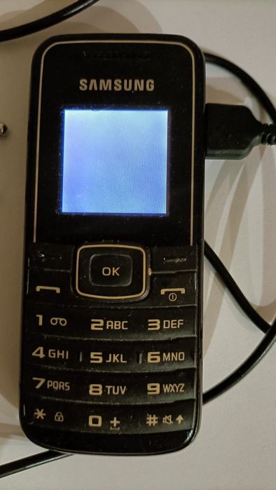 Продам телефон Samsung .