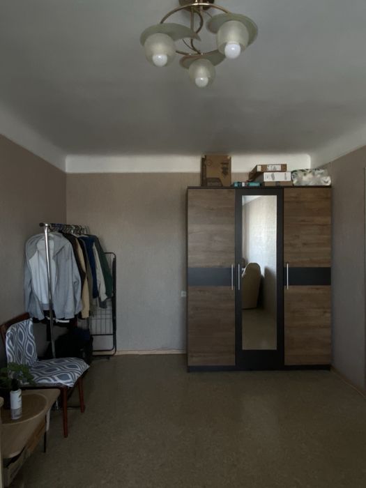 Київська 1 кімнатна біля кінотеатру Україна