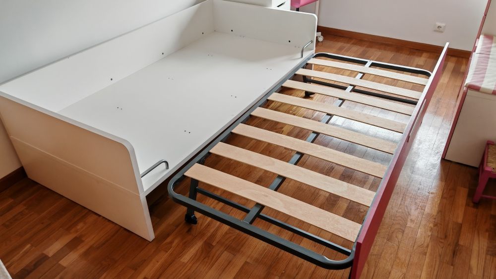 Cama infantil com possibilidade para colocar outro colchão