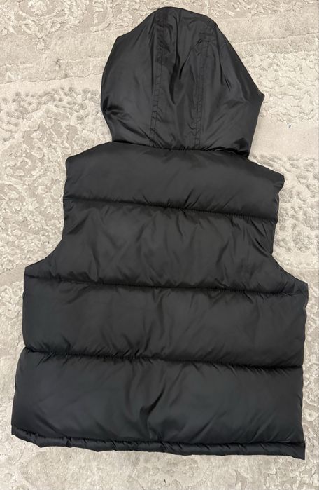 Дитяча утеплена жилетка з капюшоном чорна 116-140 жилет на хлопчика