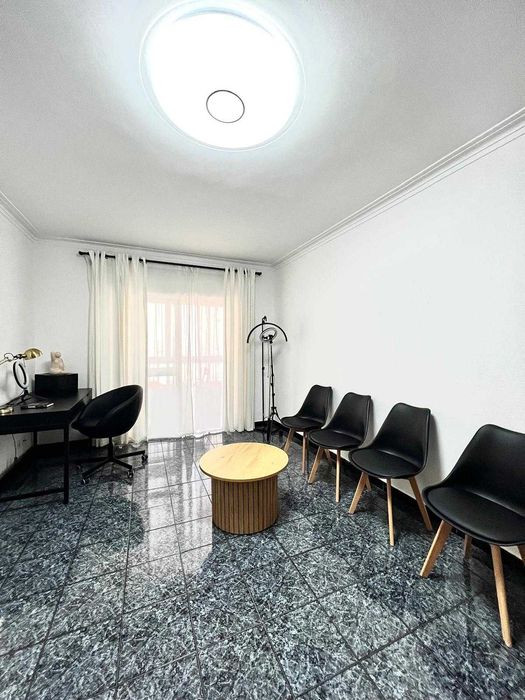 Apartamento T1+1 no Estoril, a poucos minutos da praia!