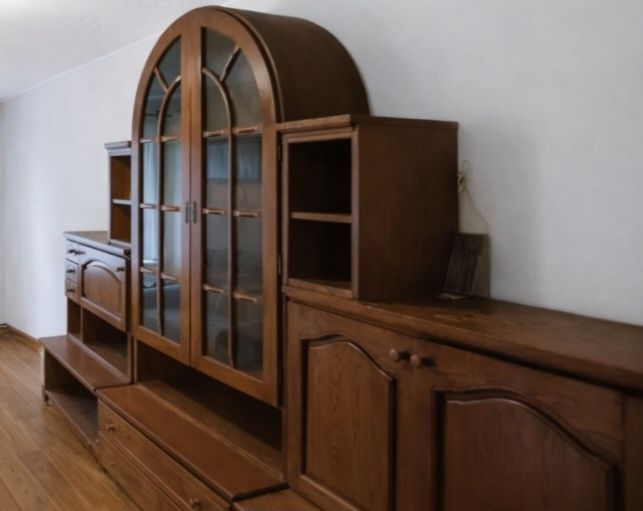 Zestaw mebli dębowych szklana  witryna  regał 

Mam na sprzedaż zesta