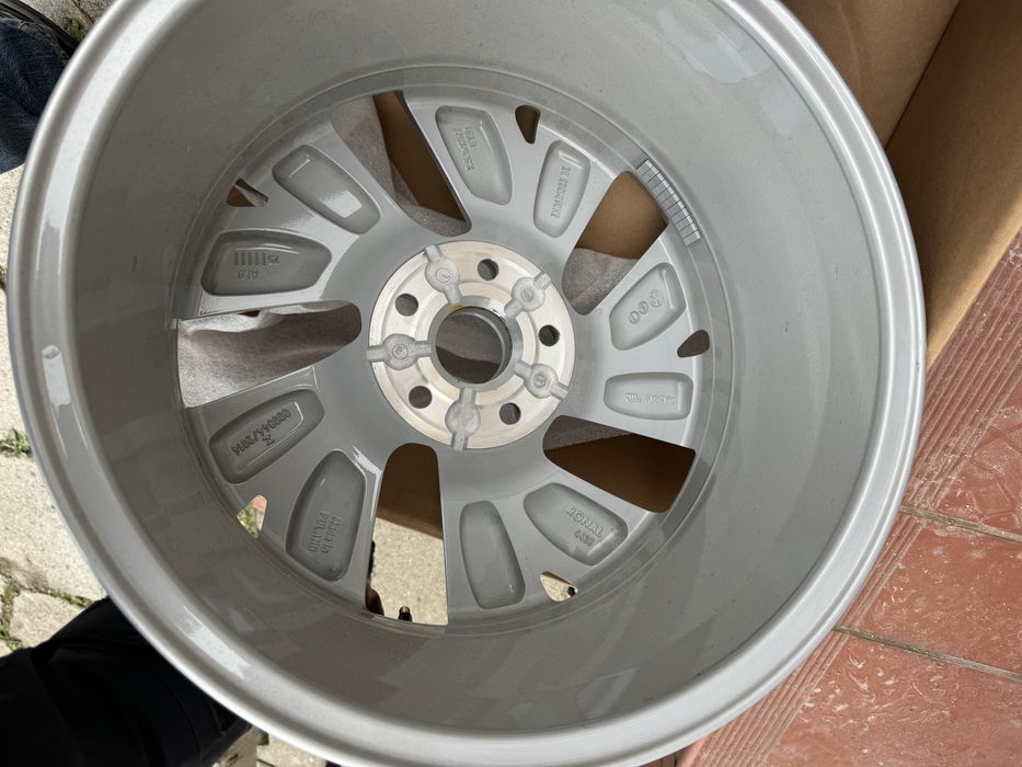 Felgi 17 VW GOLF 6 7 8 Passat B6 B7 Jetta Touran oryginał jak NOWE