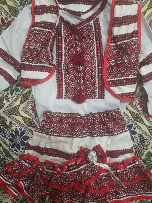 Вишитий дитячий костюм