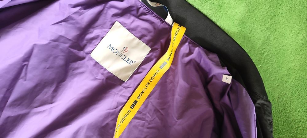 Kurtka bomberka Moncler
