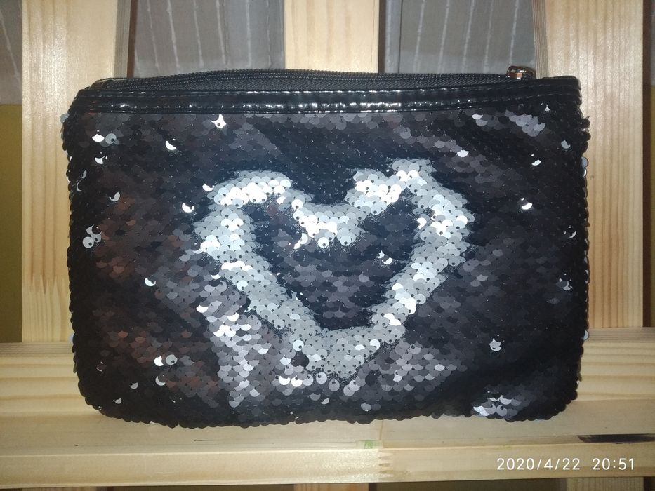 Carteira/ Bolsa de mão preta com brilhantes