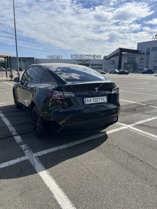 Оренда  Авто прокат TESLA MODEL Y,3