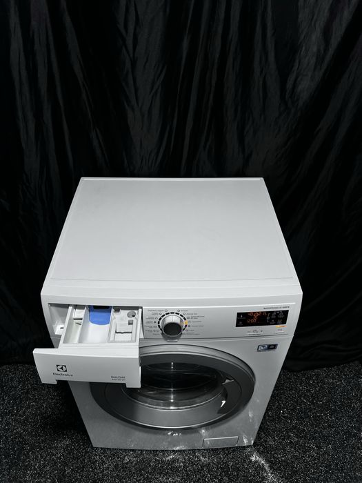 8+4 кг 1600 об с сушкой инверторная стиральная машина ELECTROLUX. Доставка бесплатно