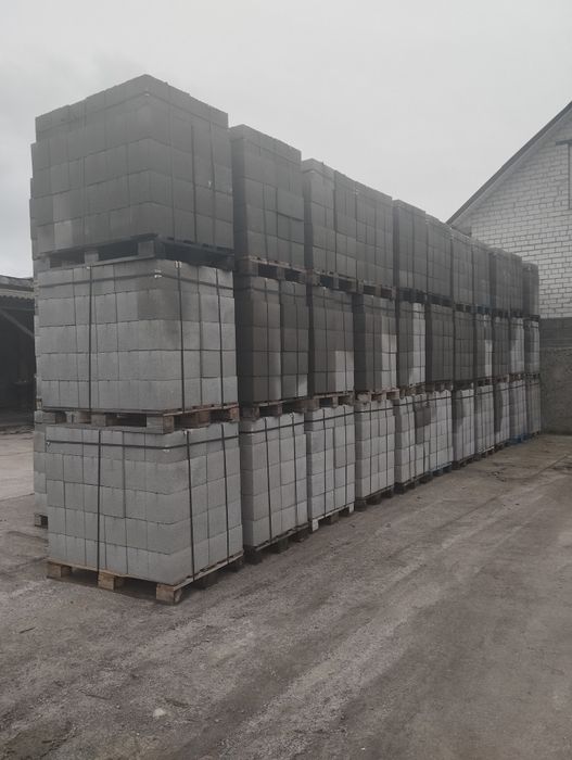 Блоки будівельні, на паркан та опалубку.