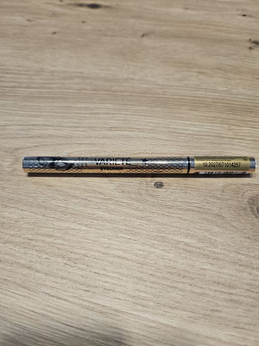 Eyeliner Eveline Variete czarny