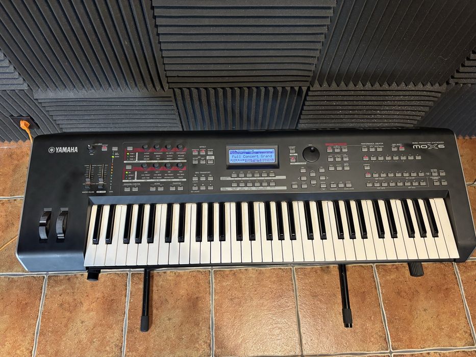 Yamaha Mox 6 + power case