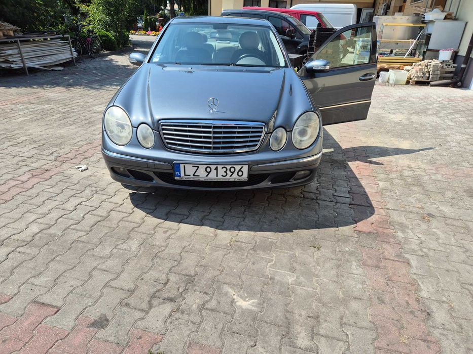 Mercedes Benz   E  220 CDI