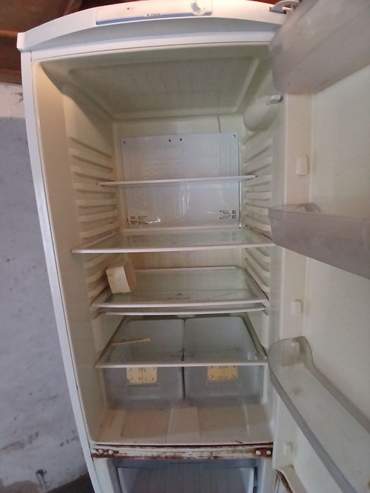 Холодильник  Indesit