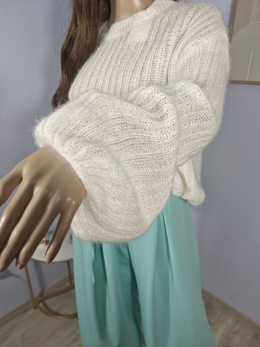 Sweter z włoskiem  ecru off white oversize rękaw dzwonek  one size