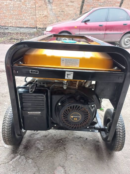 Бензиновий  генератор FG6500

220B / 50Гц

FG6500