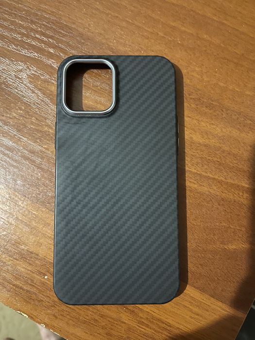 Продам чехлы на iPhone 12 Pro Max.