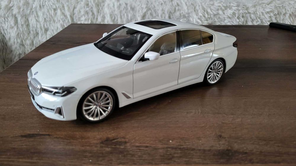 Bmw G30 Lift 1:18 NOWY wszystko otwierane biały NOWY